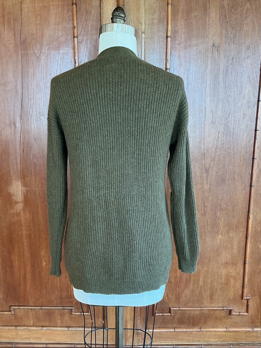 100% Cashmere Olive Green Button-Front Ribbed Women's Cardigan Garnet Hill - Picture 4 of 11